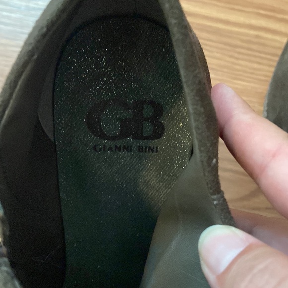 Gianni Bini brown suede heels - Picture 6 of 8